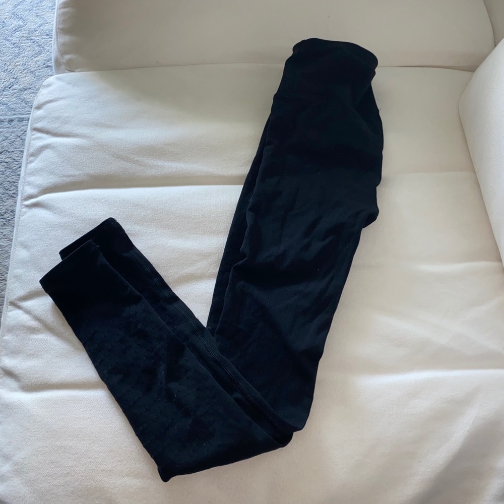 Lululemon leggings size 4 black with hole design